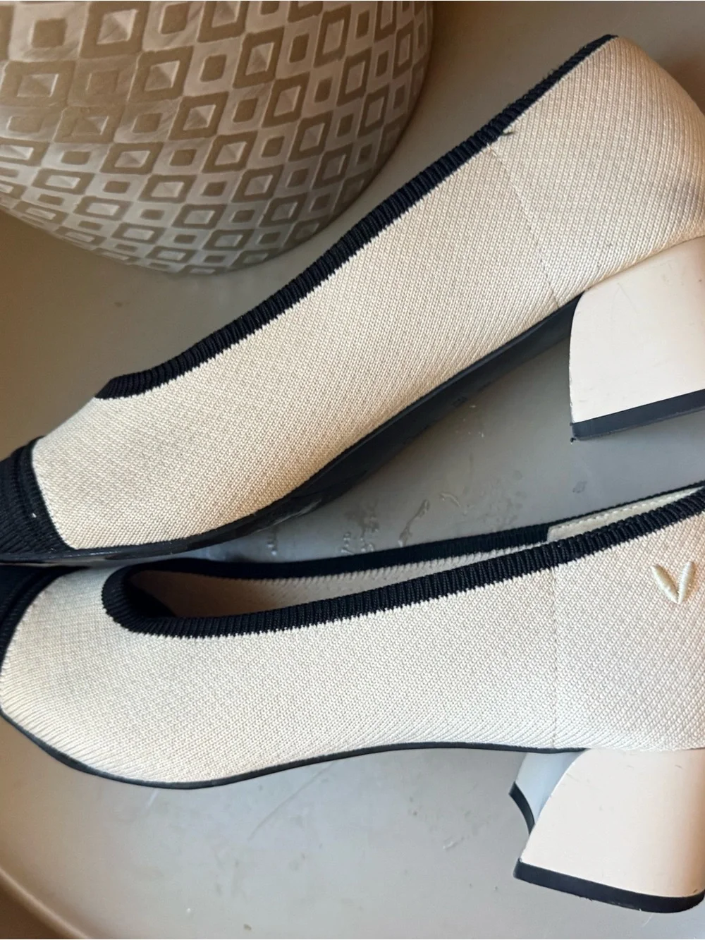 Vivaia 8 Comfy Colorblock Knit Block Heel Pumps Cushioned Arch Support Classic
